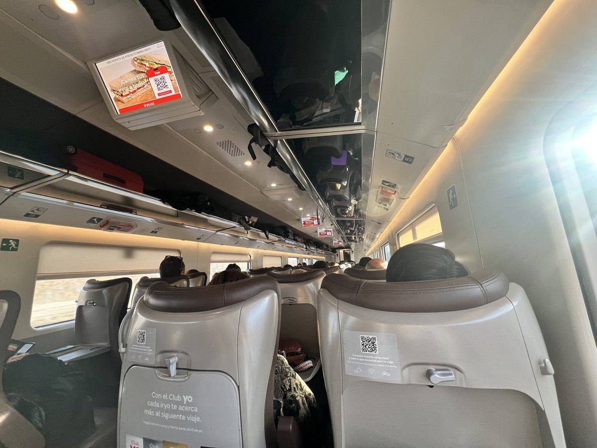 morio_routine's tweet image. バルセロナに3時間かけて行きます！Iryoとかいうイタリアスペイン合同の鉄道会社ぐう有能。