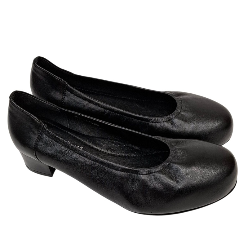 Kurpēm ar banti atvests 45. un 46. izmērs. Un vēl divi modeļi 45. un 43. izmērs. 
Derēs nedaudz platākām pēdām: apavi40plus.lv/lv/manufacture…