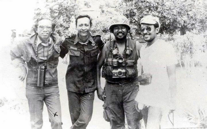 Or are the first pictures those of a more sinister photo shoot. Phots of the Journalists being posed and the photos taken by Djumaryo Imam Muhni of Berita Yudha Newspaper.

Too many people saw this macabre photo shoot taking place on 16/10/1975 . Djumaryo is second from the right