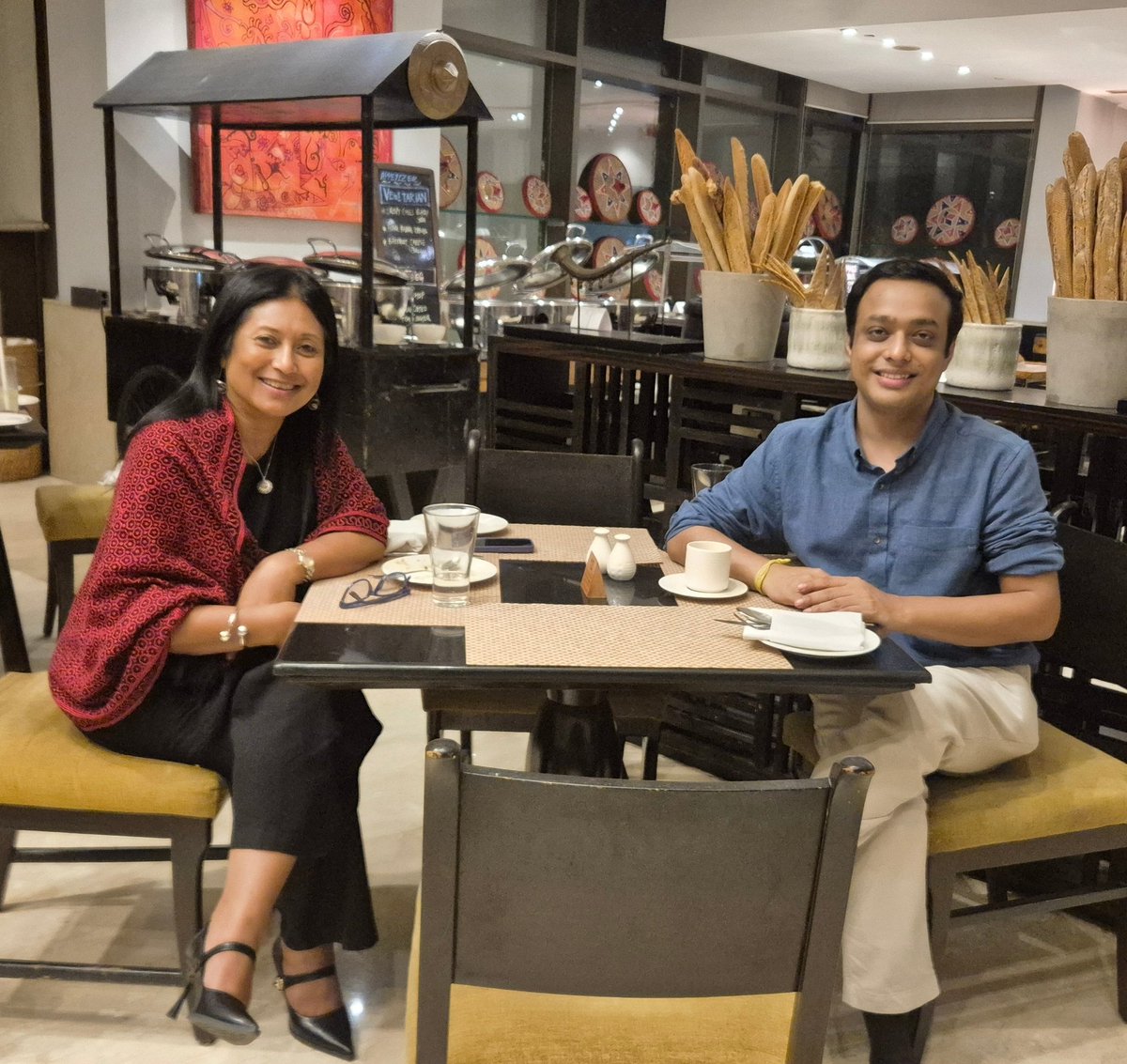migueldasq's tweet photo. Catching up with @HasinaKharbhih after ages 😊 https://t.co/sB2Z8wdj84