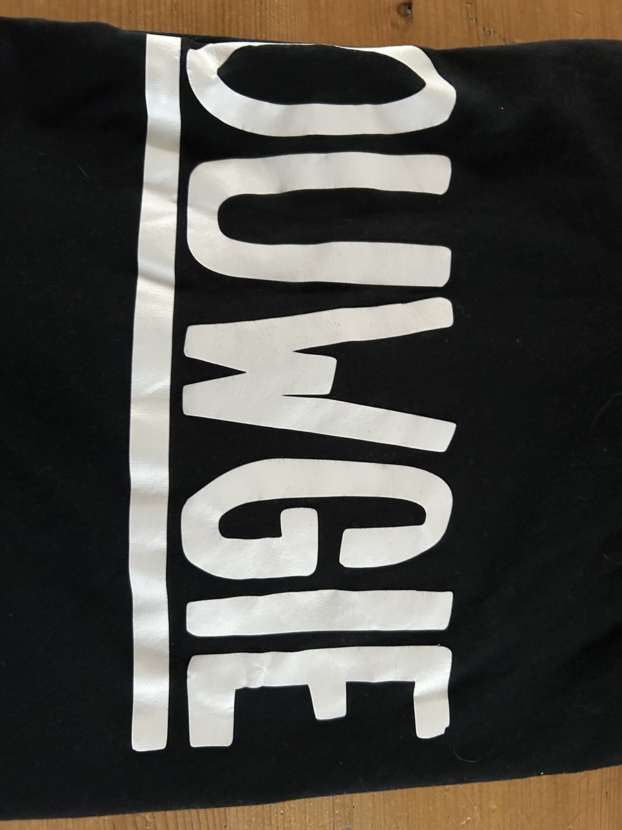 renevbaaren's tweet image. #MatchDay gewoon werken met mijn ouwgie t-shirt aan en als lunch broodje @Vockingworst 

#UTRaja #fcutrecht