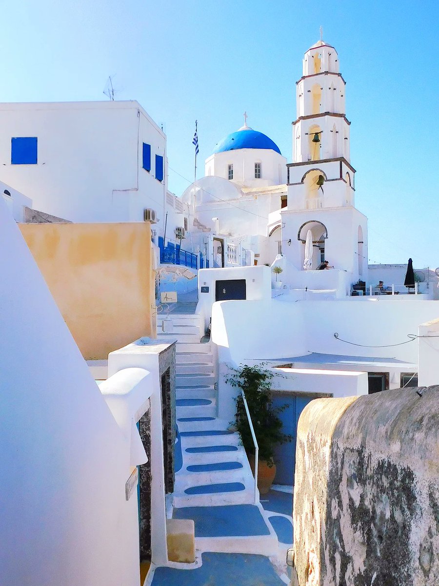 GreekPictures's tweet image. When the world chases #Santorini’s sunsets, #Pyrgos guards its sunrise. 🇬🇷
📷 iliasx_01