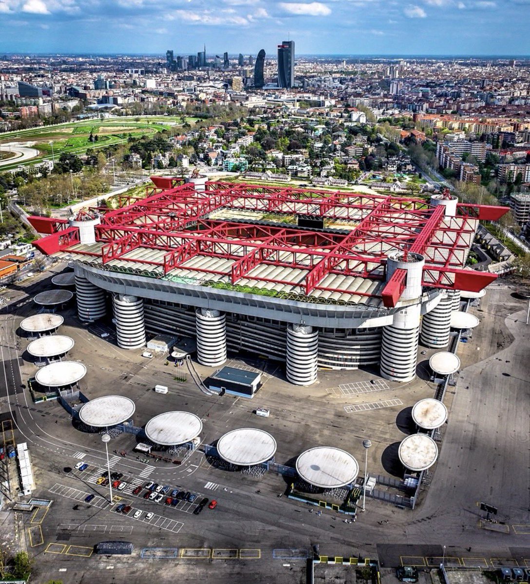 لا غازيتا ديلو سبورت : 

بعد أقل من أسبوع من شراء سان سيرو، بدأ ميلان و إنتر بالفعل في استقبال العروض لبيع حقوق تسمية الملعب، يوجد أنباء عن عرض بقيمة 25 مليون يورو سنوياً مقدم من شركة جنرالي الإيطالية للتأمين.