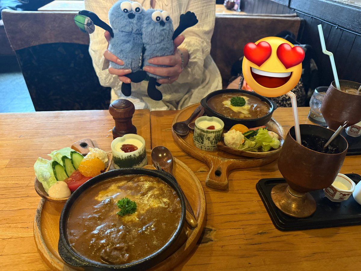 友人とカフェへ
カフェをハシゴしてきました☕️🪜
スンスンも一緒に🤭

どちらのカフェもゆっくりとした時間が流れてて…まったり(*˘︶˘*).｡.:*♡

#カフェ巡り 
#スン活