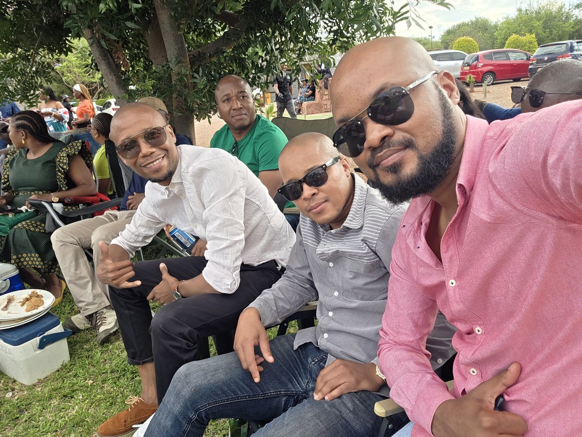 thusopalai's tweet photo. Hanging with lil' bros https://t.co/W1mPwPVp3w