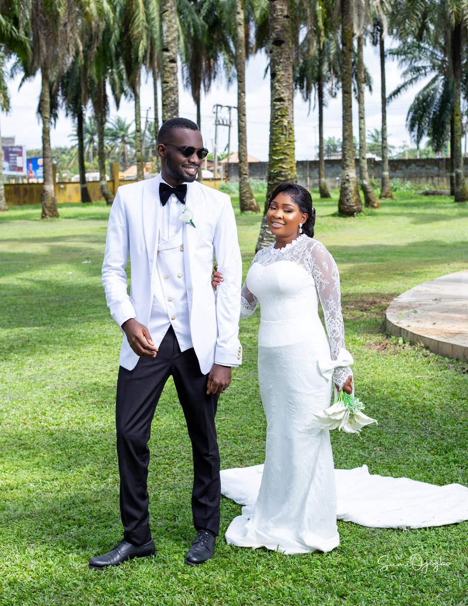 SamiOjigbo's tweet photo. Find you someone who looks at you the way this beautiful couple look at each other.

Love that speaks without words, that’s what we capture.

#SamiOjigboPhotography #WeddingPhotography #LagosPhotography https://t.co/74R9OmI0gL