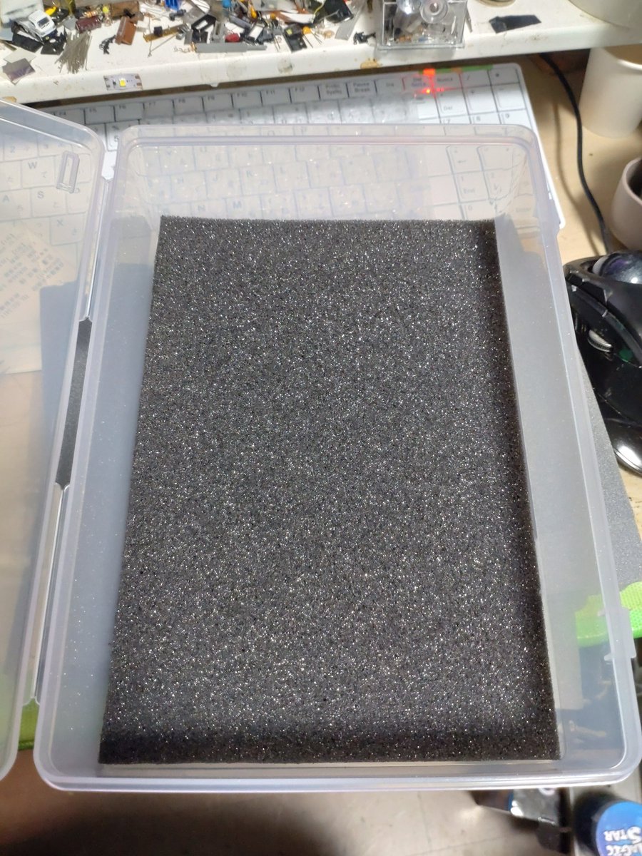 kitaz's tweet image. SHIKIRI 0深型に1cm厚ウレタンを150×220で切り出して入れますと、Nshellさんのインナーを無加工で使えます。ウレタンの真ん中くり抜いておけば、付属品やリレーラーなんかを同梱可能。
#Nshell #SHIKIRI0