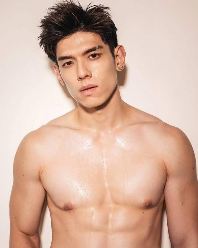 NAASAIYOK's tweet photo. ⭐️🌟
จักริน ภูริพัฒน์ ชื่อเล่น แก็ป 💫✨

เป็นนักแสดงชายชาวไทย สังกัดช่อง 3 เอชดี เป็นที่รู้จักจากละครเรื่อง สุดแค้นแสนรัก และ หมอหลวง มีชื่อเสียงมากยิ่งขึ้นจากซีรีส์เรื่อง ลางสังหรณ์ และ ​ใจซ่อนรัก https://t.co/KwjiT5IwbH