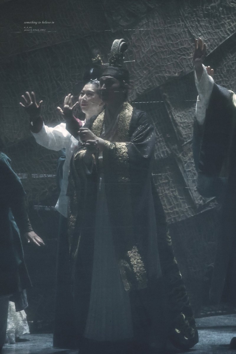 can891227's tweet image. 이날 칠서 컷콜 박강현 좋은점
사랑합니다(왼) 수고하셨습니다(오) 
수어로 해줌