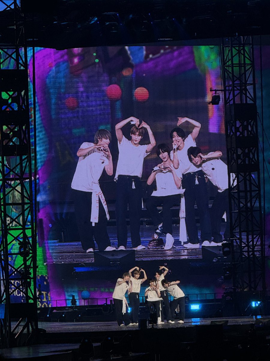 yeonjun’s message to each member 😭

🐧: the one who brought various gifts with him, cheering for me since the pre-recording up until the live broadcast, the one who asked to take pictures in a fun way, thank you kai who went out of his way

🐰: it must had been exhausting as he