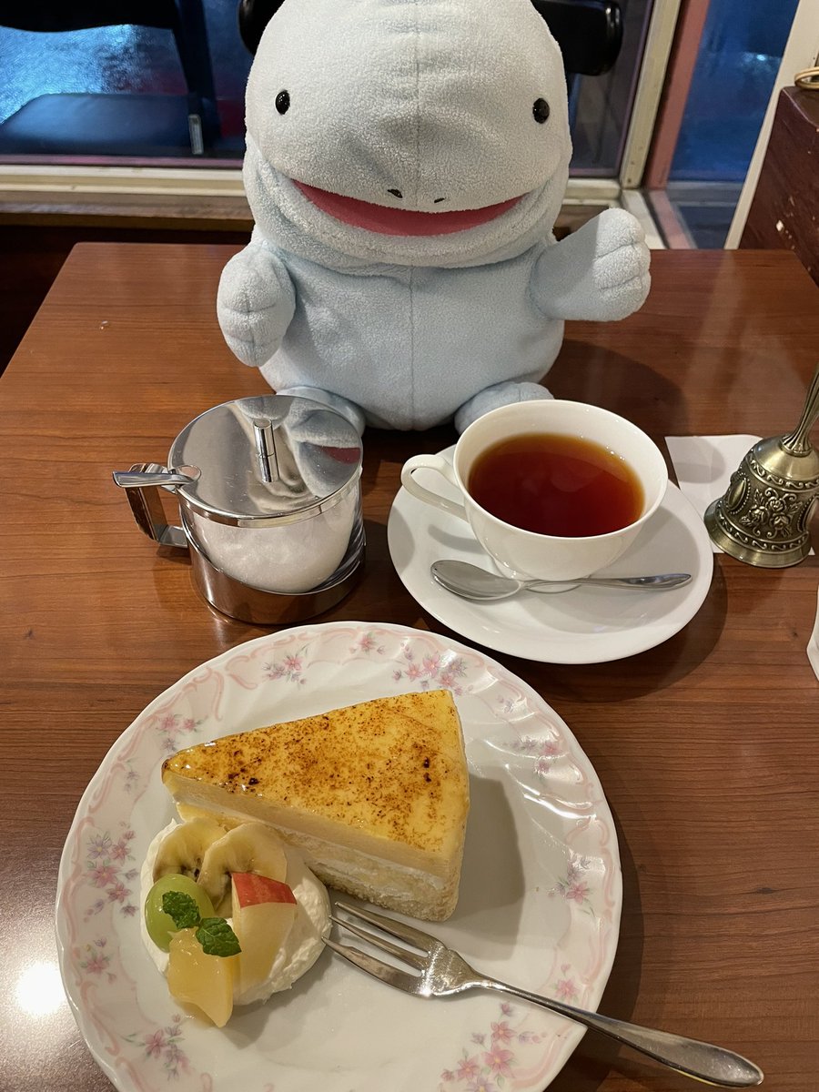 メイドカフェに行ってきただぬ！
メイドさんにいっぱいかわいいって褒められて照れちゃっただぬ