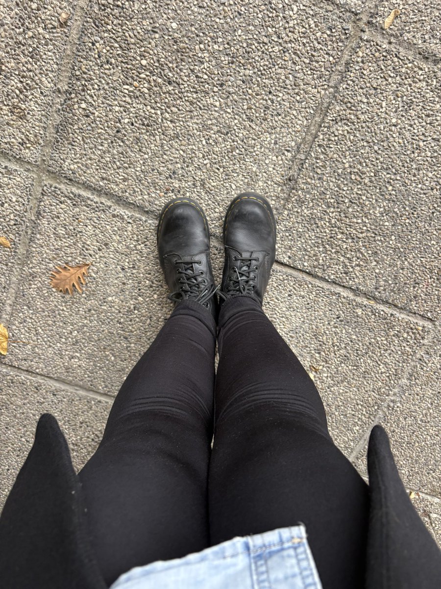 ArtoisLibra's tweet image. #dressedforsuccess Heute geht es mit einer Freundin in den Zirkus - bin zu Freikarten gekommen und wir schauen uns das jetzt einfach mal an! 
Es ist ein grauer Tag in Wien … da tut Unterhaltung gut!