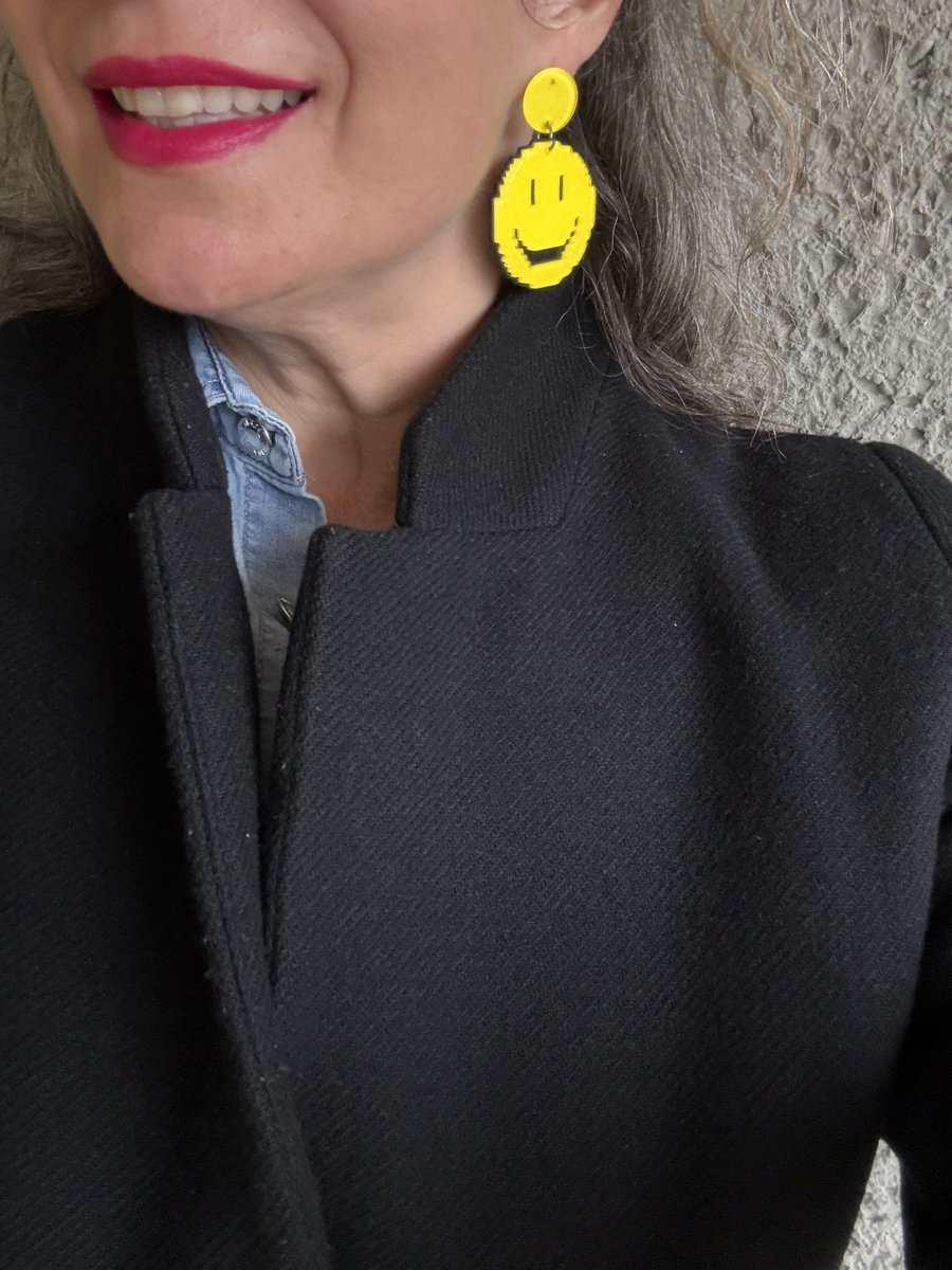 ArtoisLibra's tweet image. #dressedforsuccess Heute geht es mit einer Freundin in den Zirkus - bin zu Freikarten gekommen und wir schauen uns das jetzt einfach mal an! 
Es ist ein grauer Tag in Wien … da tut Unterhaltung gut!