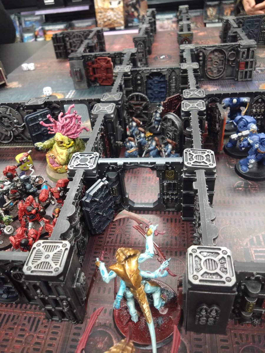 shin08188's tweet image. 初めてのゲーム
１ユニットで8人が２チームに別れ対戦しました。クリーグでティラニッドウォリアーを撃破しましたが、後のターンで全滅。
とても面白かったです。
対戦していた方々ありがとうございました。
＃ウォーハンマー