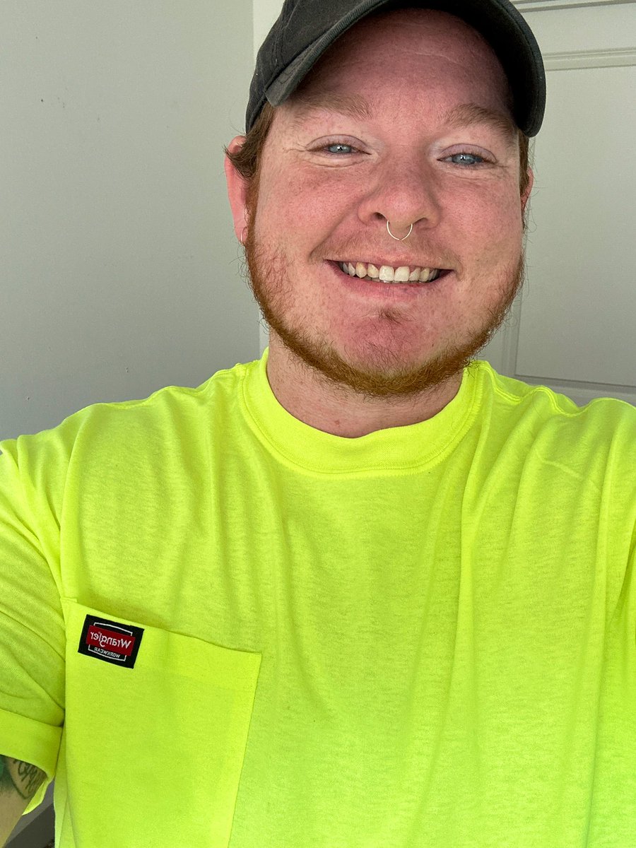sincerelylinc's tweet photo. It’s giving blue collar bear. 💖 #NewProfilePic https://t.co/b6oq8JHl8b