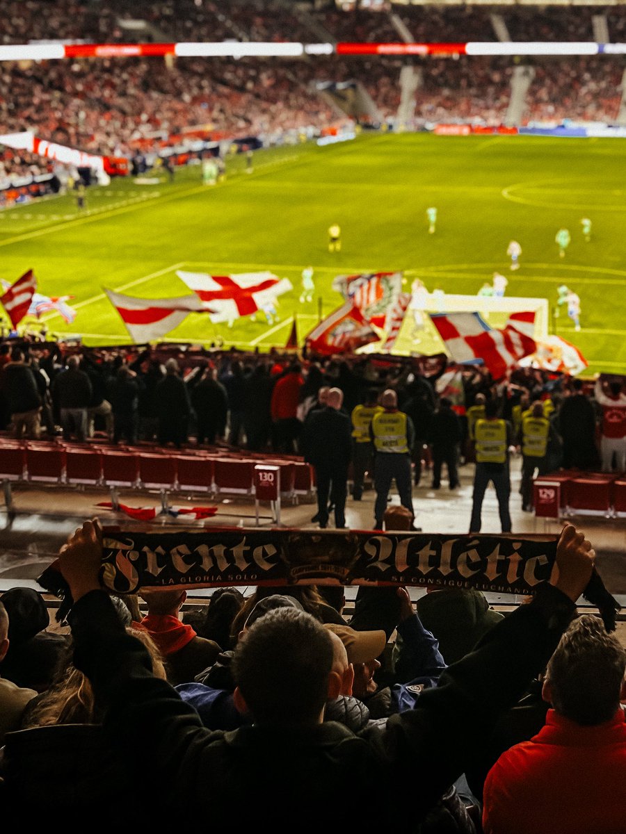 𝑺𝑬𝑳𝑨 tweet media