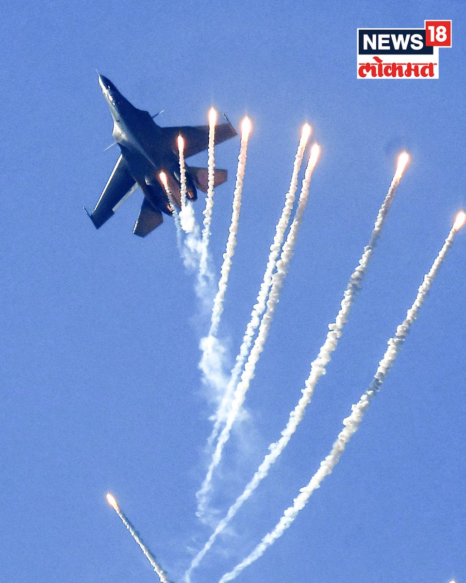 News18_marathi's tweet photo. #news18lokmat #IndianAirForce #Guwahati #Brahmaputra #AircraftDisplay #IAF93rdAnniversary #PrideOfIndia #AirForceDay #IAF #Guwahati #FlyPast https://t.co/EXV03VMd6q