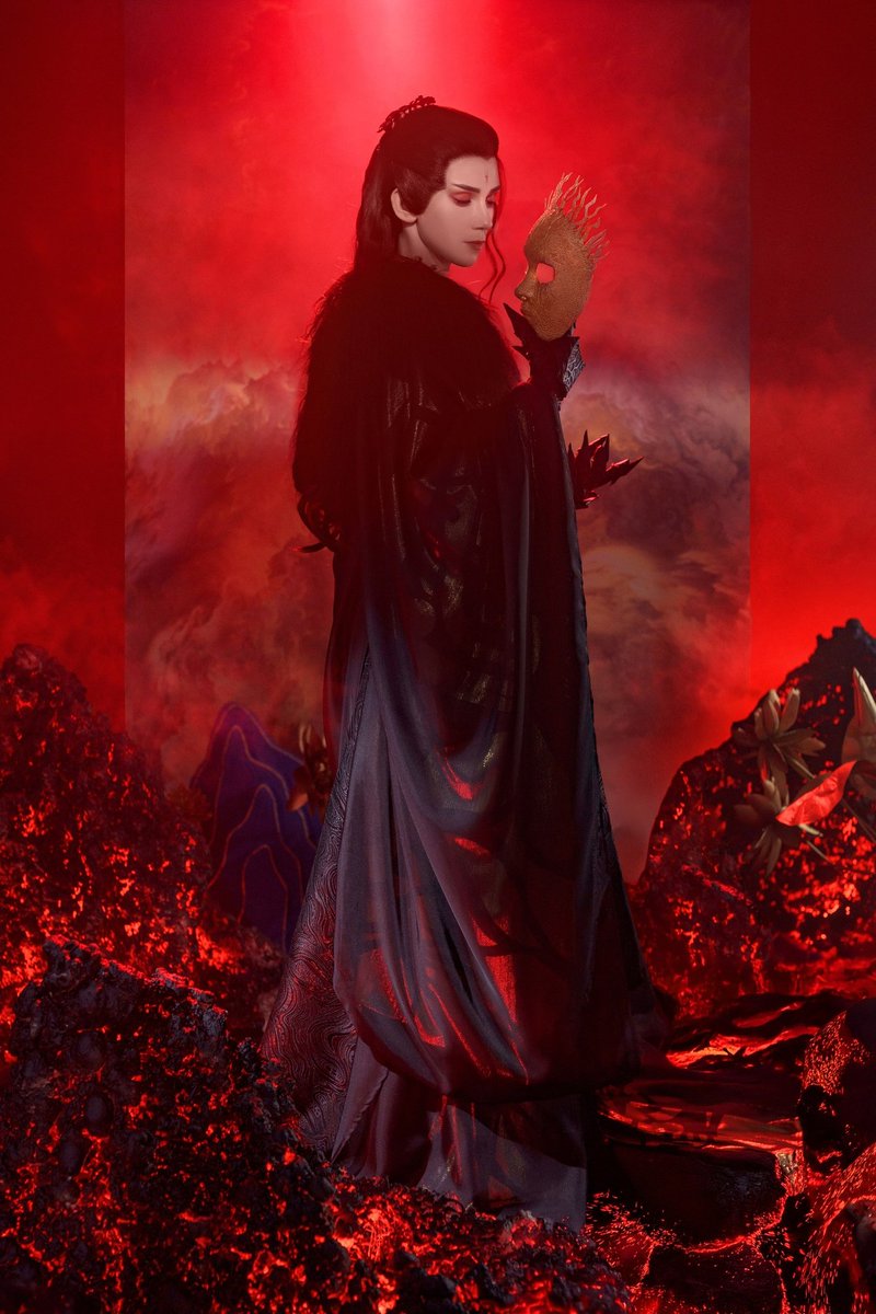 CosForeverYoung's tweet photo. Original Devil God (初魔) 
Coser - Neko_48
Photo - Mio
Help - Yulevan, Helveiga, Iten Fler, Merrill 
Sewing pert made by GEKATA 
Craft made by Helveiga
#TillTheEndofTheMoon #长月烬明 #罗云熙 cos https://t.co/8wpEUrPYda