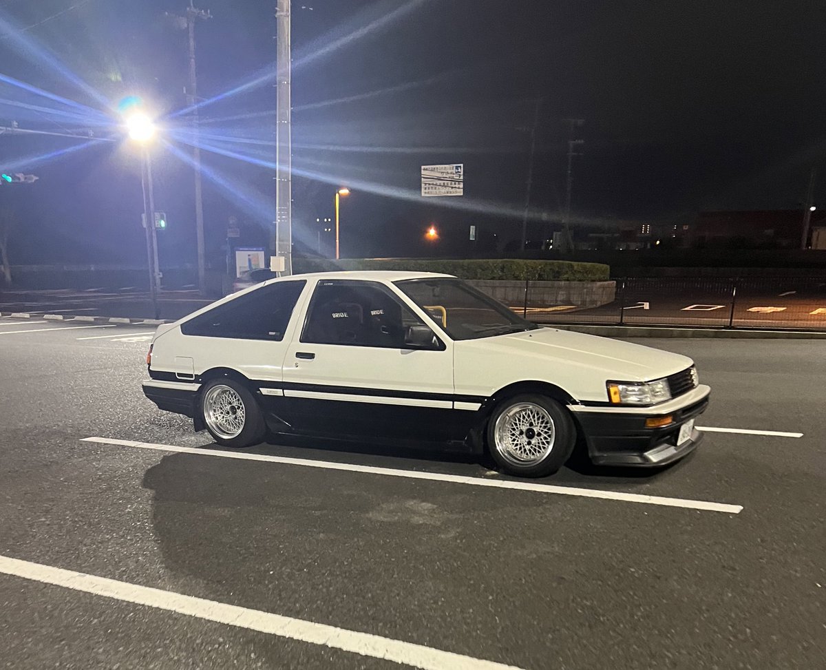 車高たっかいなぁ
平日中にタイヤ買って
週末辺り変えてもらって下げるか〜