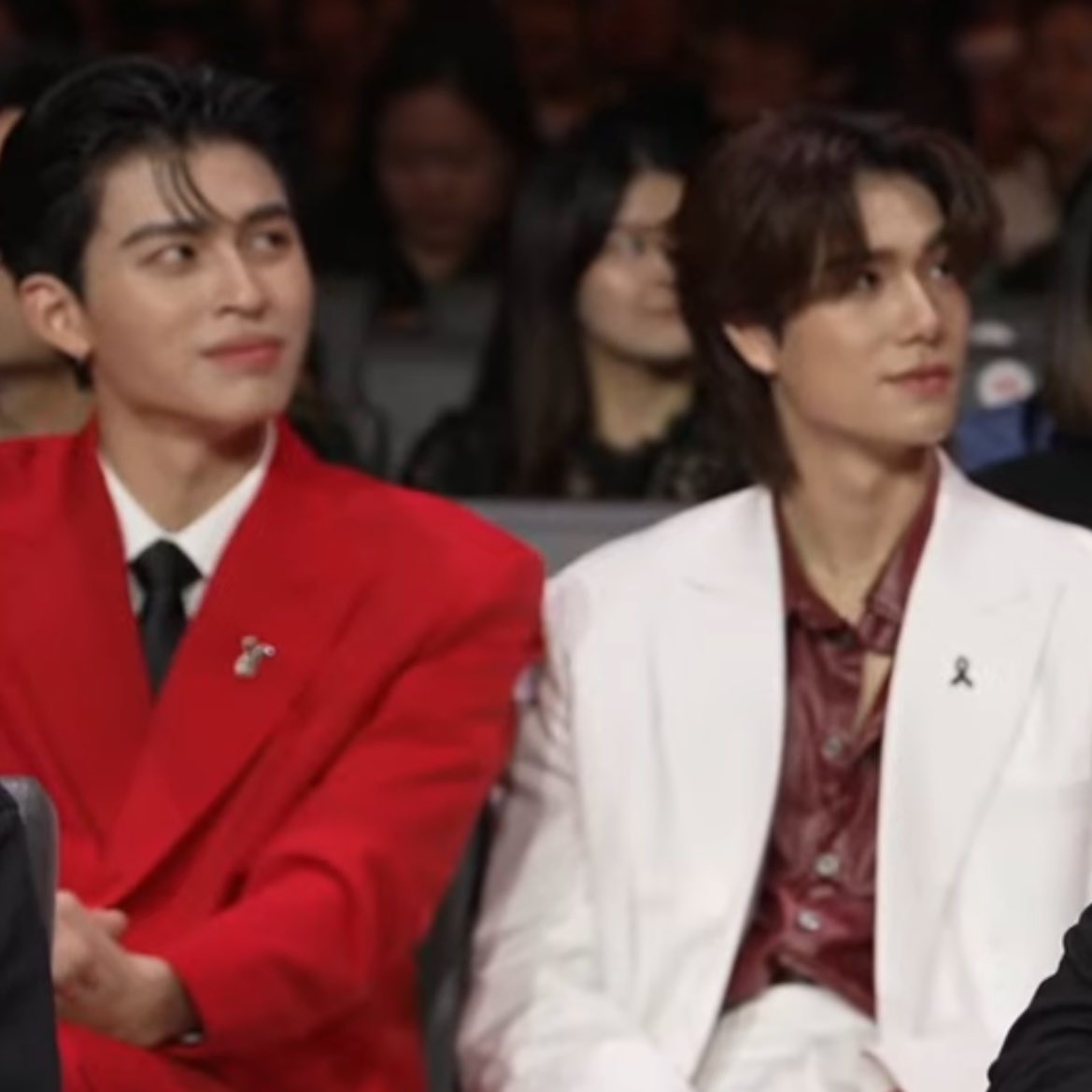 SPlDEYJKOO's tweet image. they for sure looked sto eo on the screen and can’t hold their laugh pondphuwin please 

PHUWIN POCKYIDOL STAGE
JASPER POCKYIDOL FINAL
#GMMTVPOCKYIDOL_FINALSTAGE