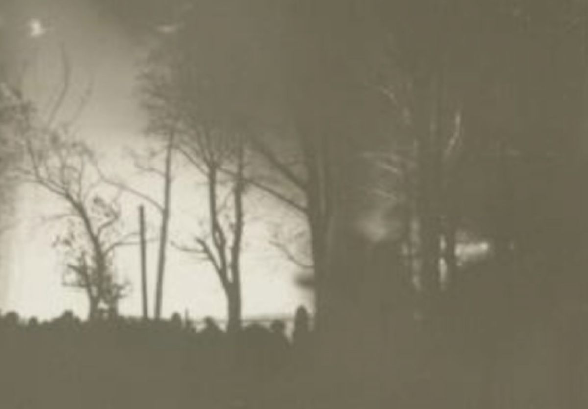 Легенда о заброшенном Доме сорока скелетов
brandrussia.online/fn_1750841.html

Говорят, в полнолуние на том месте, где стоял дом, до сих пор слышится сухой лязг костей. Но еще страшней обернуться и увидеть в конце улицы силуэт с седыми, как лунный свет, волосами. #Воронеж #Тула #БрендыТулы