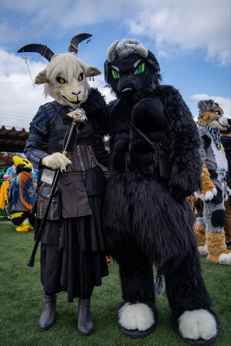 改めてケモコンお疲れ様でした！！
久しぶりのイベント参加で緊張してましたが、フォロワーさんや運営の皆様のお陰で心から楽しむことができました😭ありがとうございました！！
🐶の溺、🐐のPieceもお外に出してあげれて嬉しかったです
📷1 <a href="/lutamesta/">lutamesta(るためすた)🐓next→Kemocon</a> 2 <a href="/ta2468theo/">たちつてお</a>
🐮 <a href="/KUROmame_shino/">しののめ⇒kemocon</a>
#Kemocon18