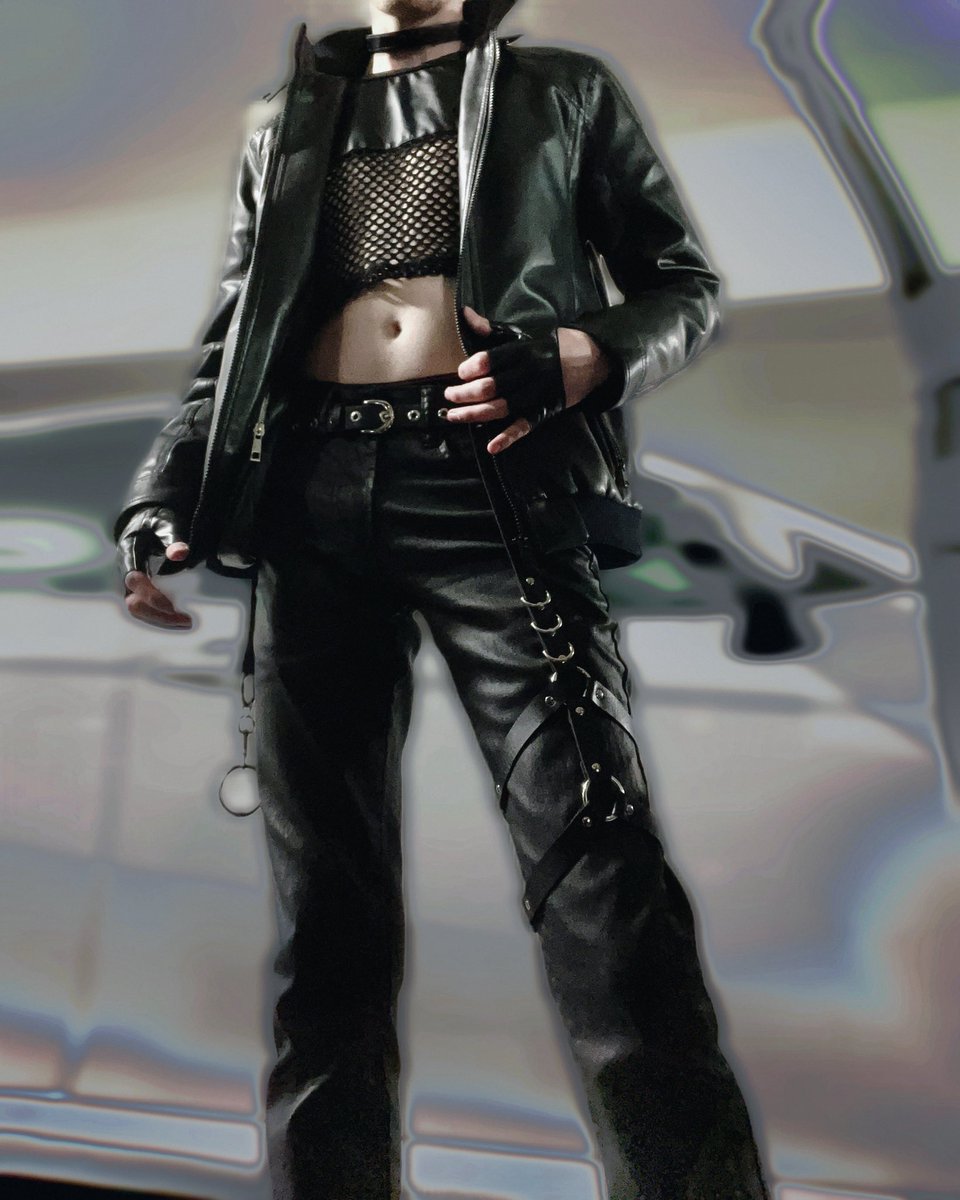 Last night’s look for Twin Cities Leather Weekend! My “Boy Toy” choker definitely got the attention of some big leather bears 🐻 😈 

#leather #twincities #mplsgay #mngay #twink #leatherboy #boytoy #daddysboy #smooth #showoff #kink #fetish #horny #chaser