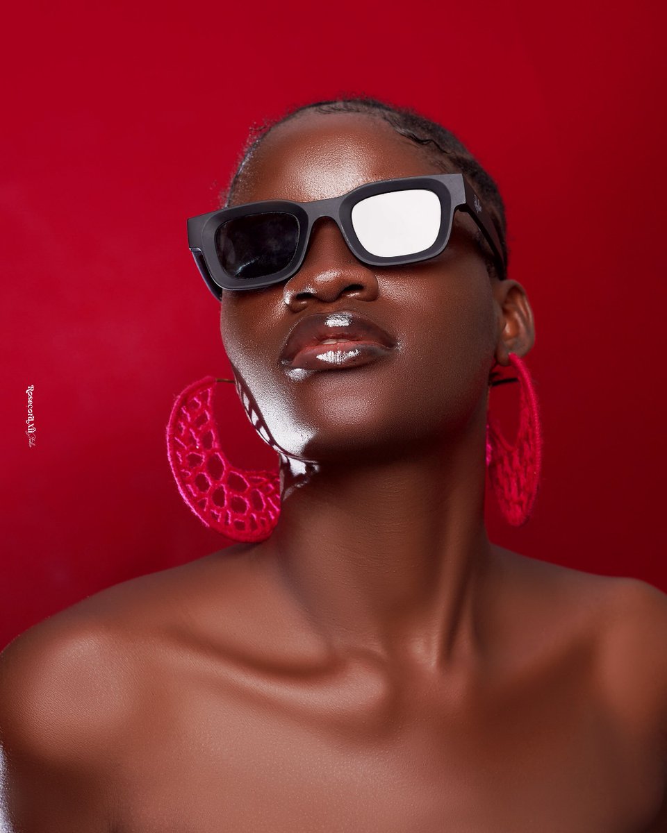 Série portrait: 30 jours 30 visages – Jour 9

Une lumière, un regard, une histoire.
👩🏽‍🦰: Dorcas

📞 +229 01 58336433
📍 Atrokpocôdji
©️ Rosecord XII Studio

________________________
#PortraitsDuMois #Rosecord #HumanLight #BeninPhotography #PhotoArt #CreativeSoul #StudioStory