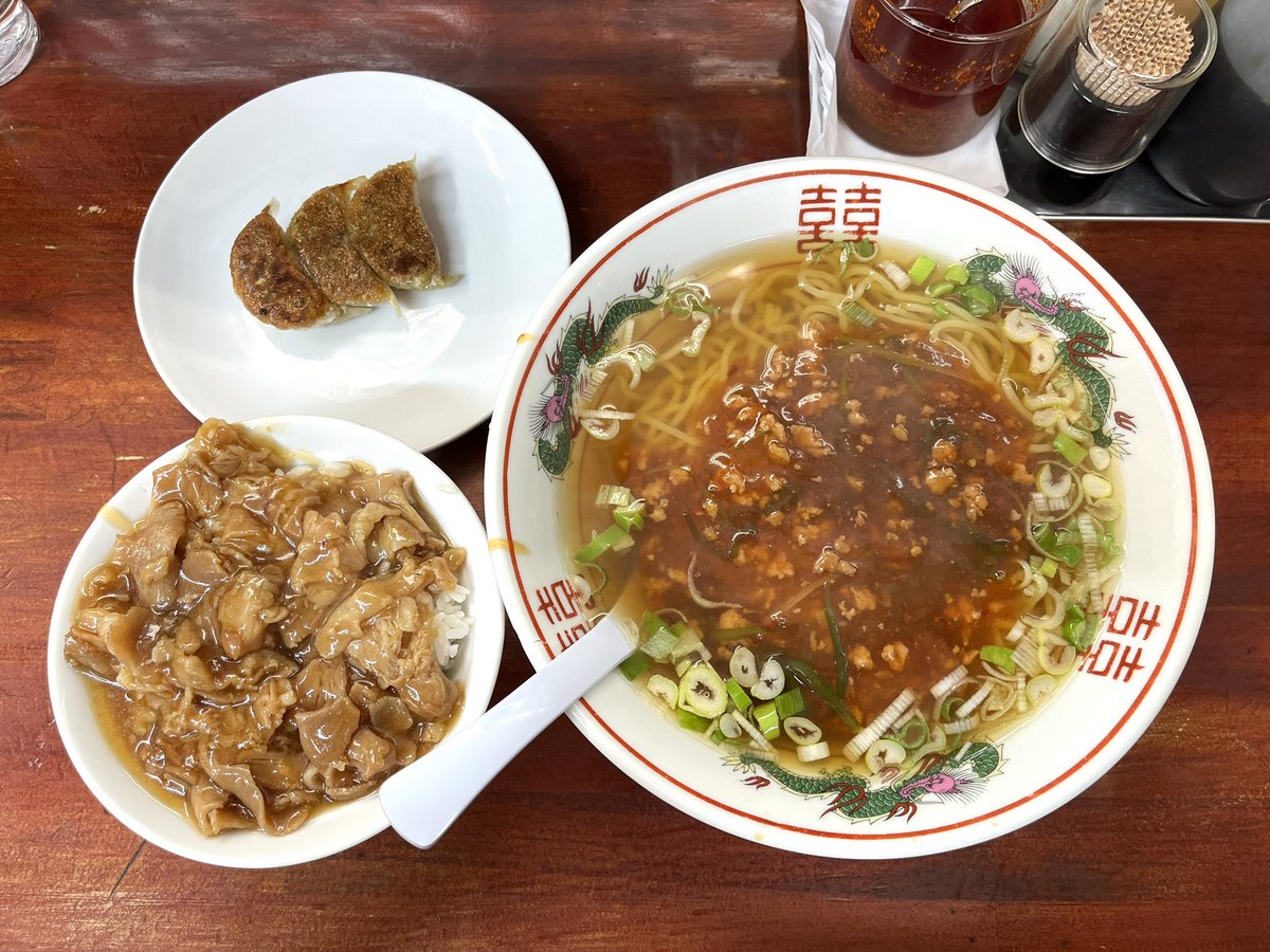 zumahi26's tweet photo. 気づいたら食べていたシリーズ

漫々亭@指扇
『定番』

チャイニーズレストラン 虎穴@馬喰横山
『汁なし担々麺』
『ジャスミンライス(小盛)』

荒海 - あら炊き豚骨@新宿
『特製らーめん』

らぁめん美春@松戸新田
『特選味噌らーめん』 https://t.co/UuqG3U709M