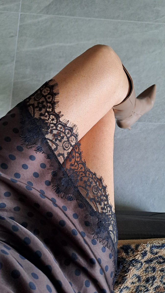 Wanda1569's tweet image. Buona domenica...
( visto il tempo devo mettere le calze ) 
Bisous 😘