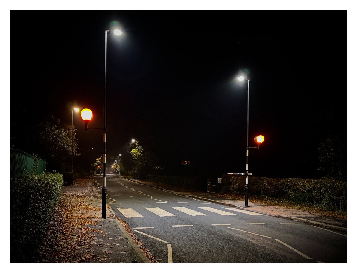 RonnieFletcher7's tweet image. Last nights stroll home autumn 🍂 

@Gallery365photo