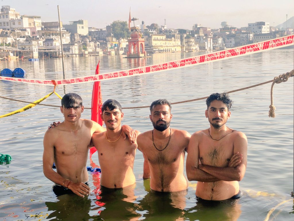 Ajaysidh_'s tweet photo. तीर्थराज पुष्कर में सामाजिक मुद्दों पर मंथन के सार्थक मंच राष्ट्रीय जाट शताब्दी सम्मेलन में हमारे गांव कतरियासर के नौजवान साथियों और बड़े बुजुर्गों के साथ शामिल होना एक प्रेरक अनुभव रहा।
#bikaner #katriyasar https://t.co/L2y5gXcO1Y