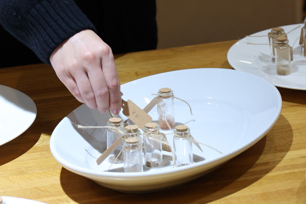 ＼開催レポート／
「日常を見限らないー味覚のワークショップ」Talk 1を11/9（日）に開催しました。フランスから、日仏語で創作を行う著述家・翻訳家の関口涼子さんをお迎えし、「味覚と芸術」というテーマでお話しいただきました。

#関口涼子
#生活工房
#フードアート
#翻訳