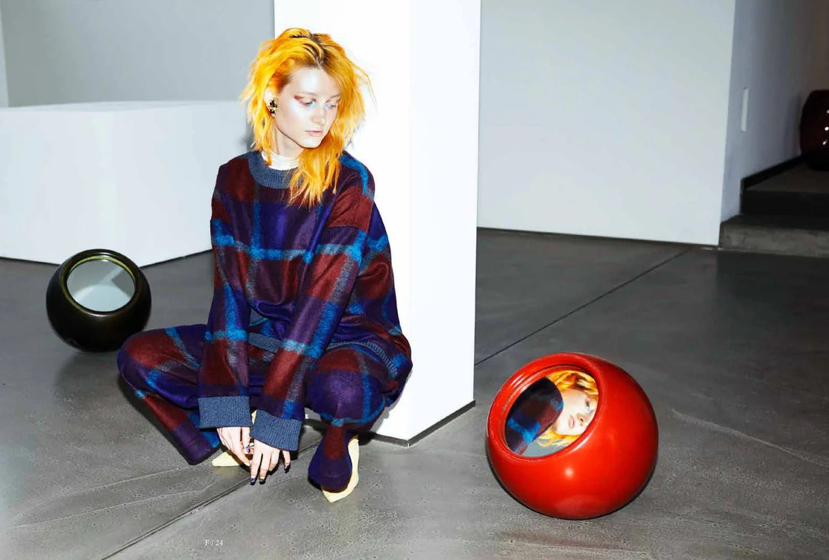 MANOAinter's tweet image. New Arrival🧶FRANZIUS

毎年変わる色柄が楽しみな定番ウールパンツ。ウール80ポリエステル20%の圧縮ニットは超暖か！ウェストゴムで気軽に履けて、美しい色彩が存在感抜群✨今季はブラウン×パープル×ブルーのチェック柄をチョイスしました。
¥61600
#franzius #woolpants #2025aw #manoainternational