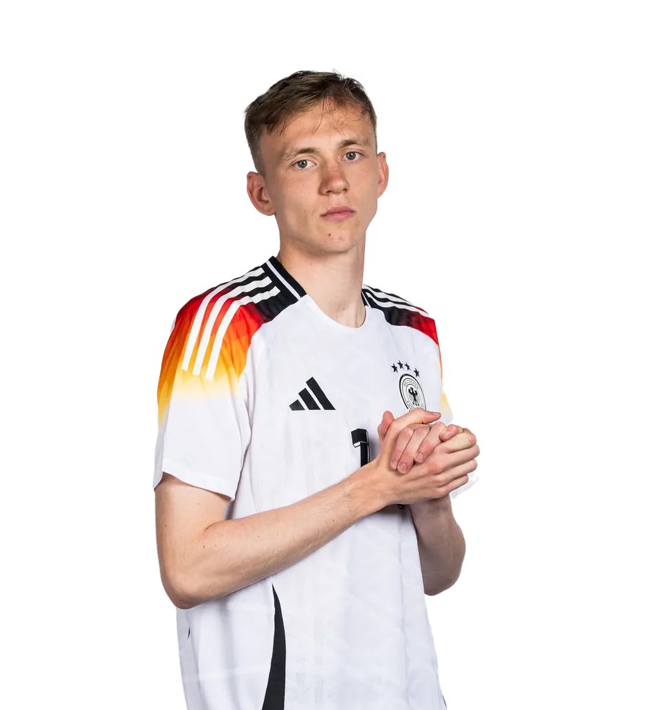 i haven’t seen the pitt but this guy whittaker kinda reminds me of maxi