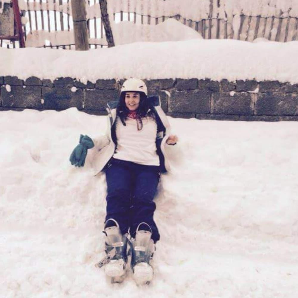 Mireionah's tweet photo. Vinc a dir que ahir vaig acabar la nit amb el polar posat i que ara vaig a posar rentadora de bufandes. Benvinguda la millor època de l'any 😍☃️❄️ #TeamFred https://t.co/GfQsVOXye0