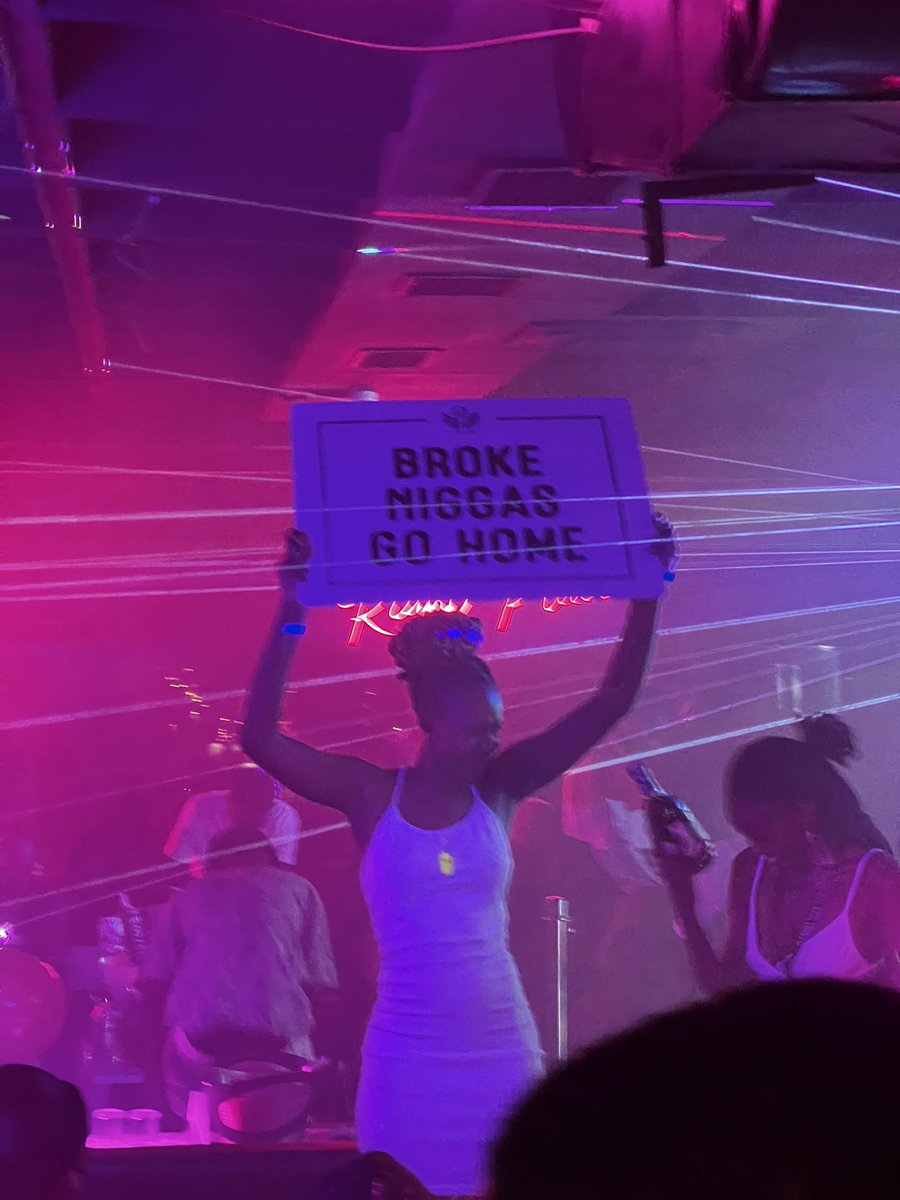 Huku nje ni kubaya 😂😂