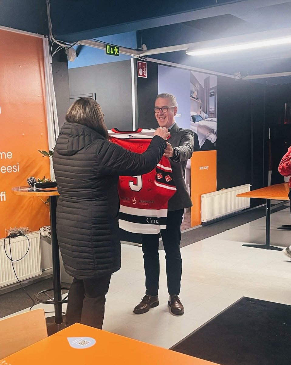Yesterday, we had the pleasure of welcoming the Canadian Ambassador to Finland, Patrick Hébert, to the World Ringette Championships.

Thank you for your support of ringette and women’s sports, Ambassador <a href="/Patrick__Hebert/">Patrick Hébert 🇨🇦</a>!