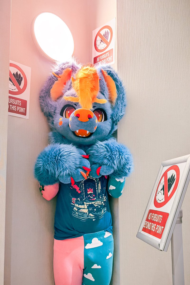 Contained by the Hilton ⛓️

📸: <a href="/ShiftyCollie/">Collieflower 🌼</a>