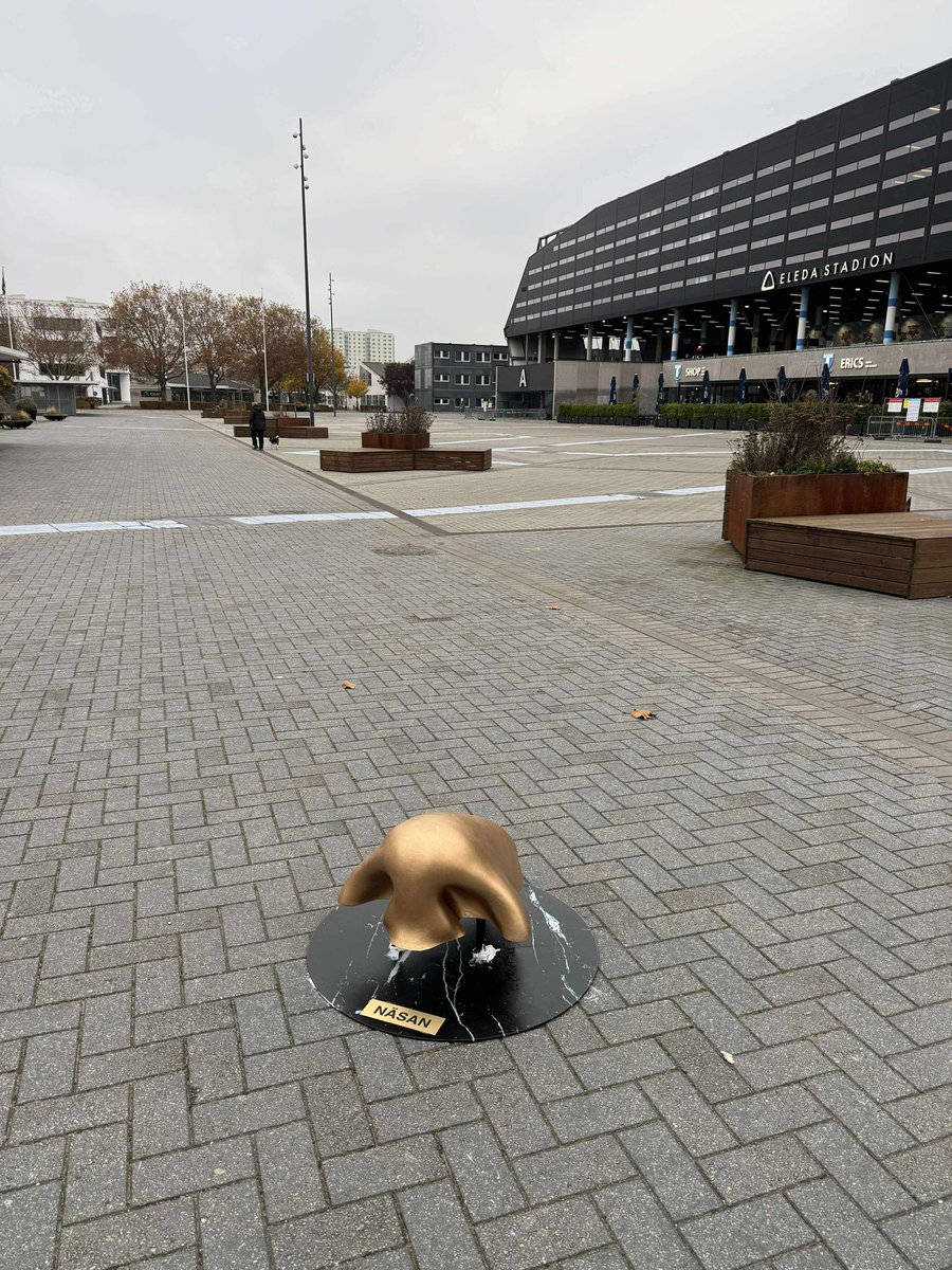 caught1towtruck's tweet image. Här är näsan