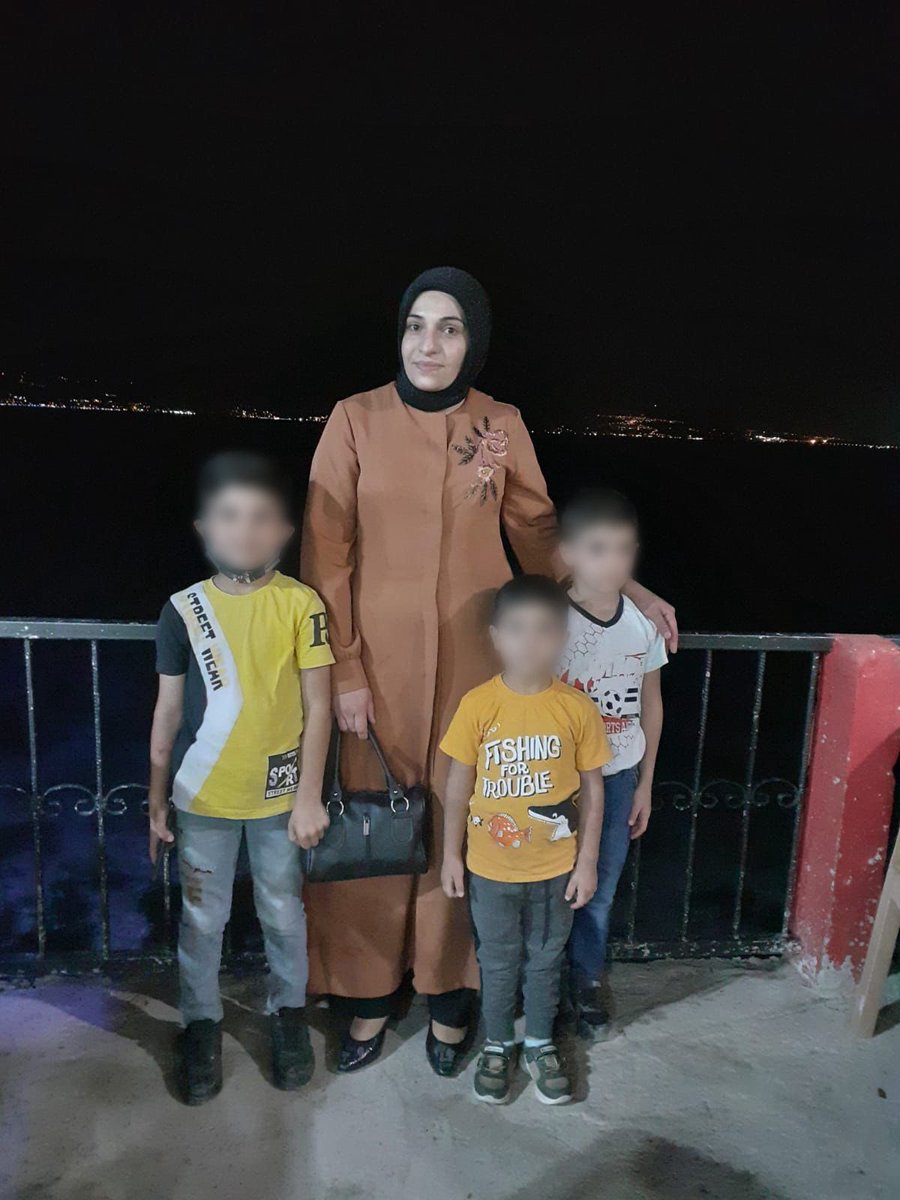 Esma Dikan 31 yaşında, 3 çocuk annesi. 
2 yıldır sigortasız çalıştığı atölyede yaşanan yangında hayatını kaybetti.