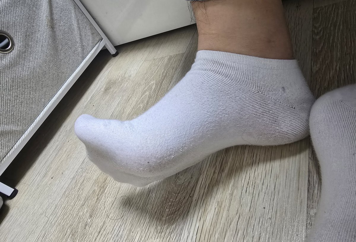 추워지는데 방구석 발닦개 컴온ㅋㅋ 추워지니까 발에서 따뜻한 냄새가 더나네ㅋㅋ
발톱때,먼지,각질 제거 열심히 할 상납노예만ㄱ
open.kakao.com/o/sZ8HkrQh
#풋섭 #상납 #ATM #자지갑 #능욕 #발걸레 #발닦개 #남자발 #발냄새 #흰양말 #풋돔 #ㄱㅇ