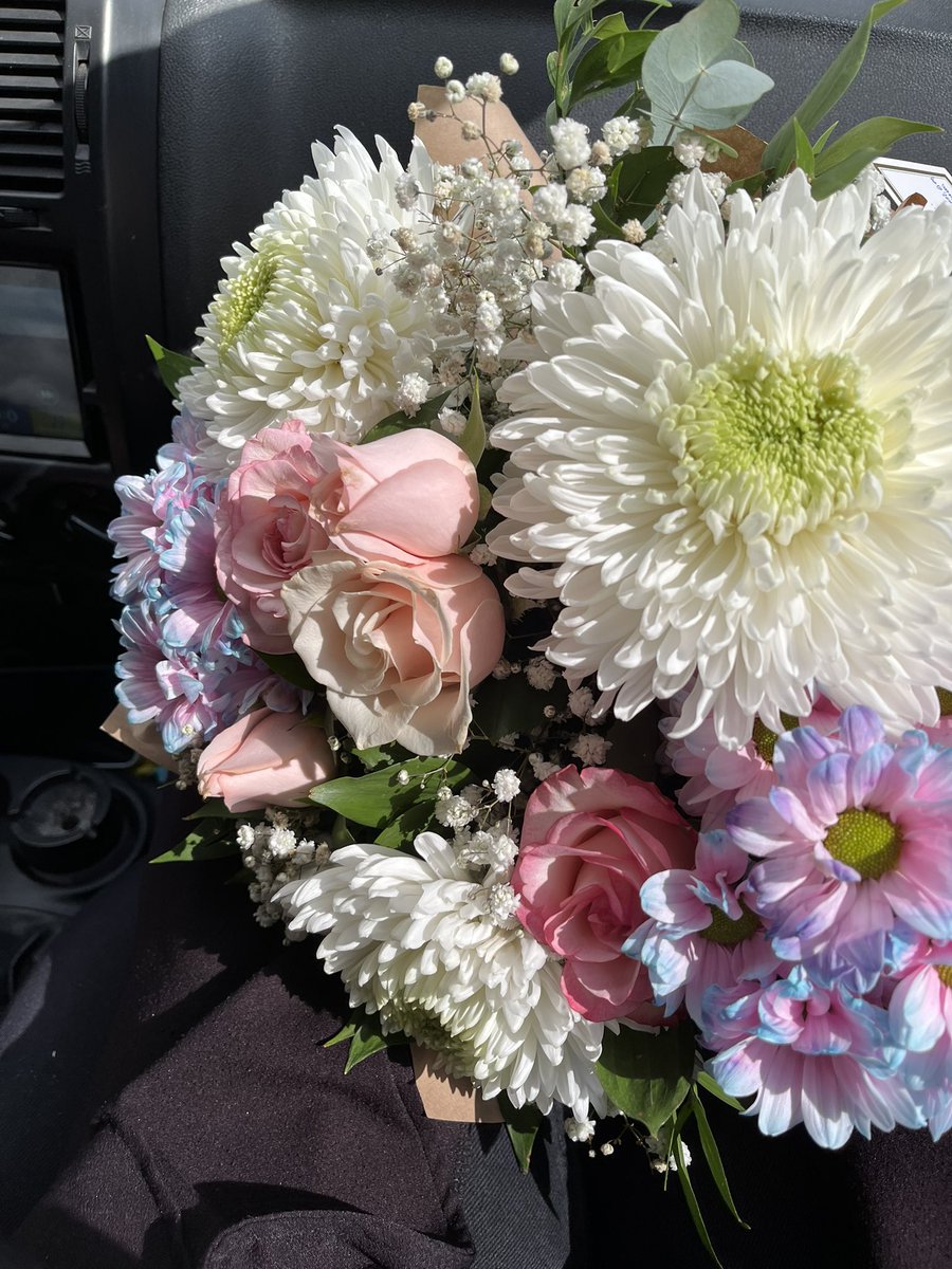 tyberwrld's tweet photo. bu sene aldığım &amp; verdiğim çiçekler 🌸💐🌷💖 https://t.co/rTQLw4HOG7