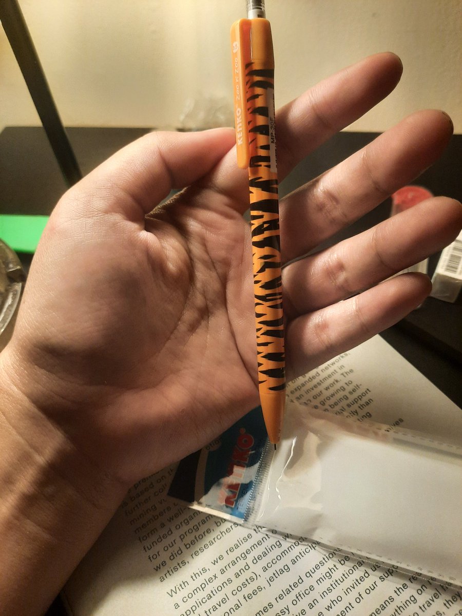 Beli pensil di gomart, dapetnya pensil  PP 😭😭😭😭😭