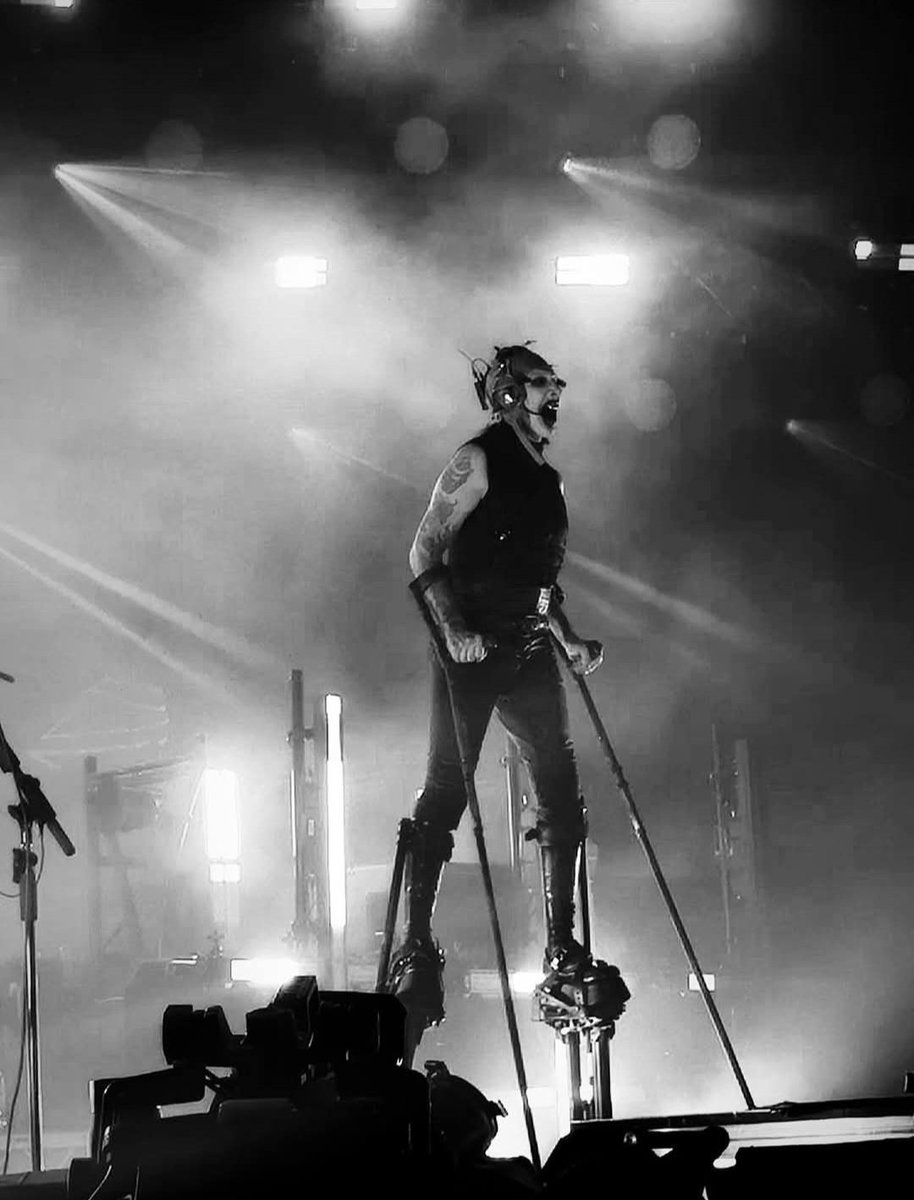 GerdaBarrel's tweet photo. Nov 7 | London, UK
πΈ XEm XStewart
#marilynmanson @marilynmanson #marilynmansonforever #marilynmansonlove #marilynmansonfan #marilynmansonfamily #mansonite #mansonites #istandwithmarilynmanson https://t.co/j0veFs8KRM