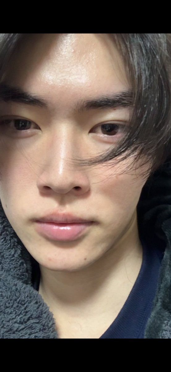 hyoo_0505's tweet photo. 目が悪すぎてコンタクト取ると常にこの距離で見てくる勉強の出来ない兄貴。

(あまりに人間味のある写真ですが許して🙏) https://t.co/lhXquj4fAf