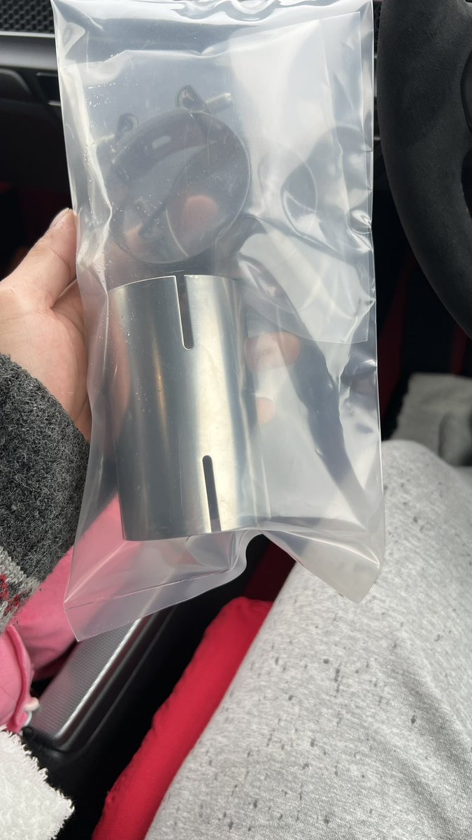 ピットワンで例のブツを受け取りに行ってきた😉
これでぶった斬った純正マフラー取り付けできます😉