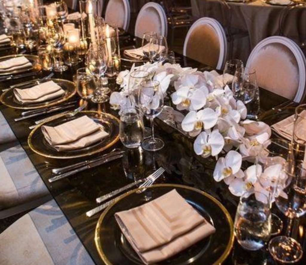 marcelaluqu's tweet image. Tipo así PN para la próx cenita de Estado...Fino, elegante y classy, esa es la tirada. #GETSOMEHELP😳 #PLEASE