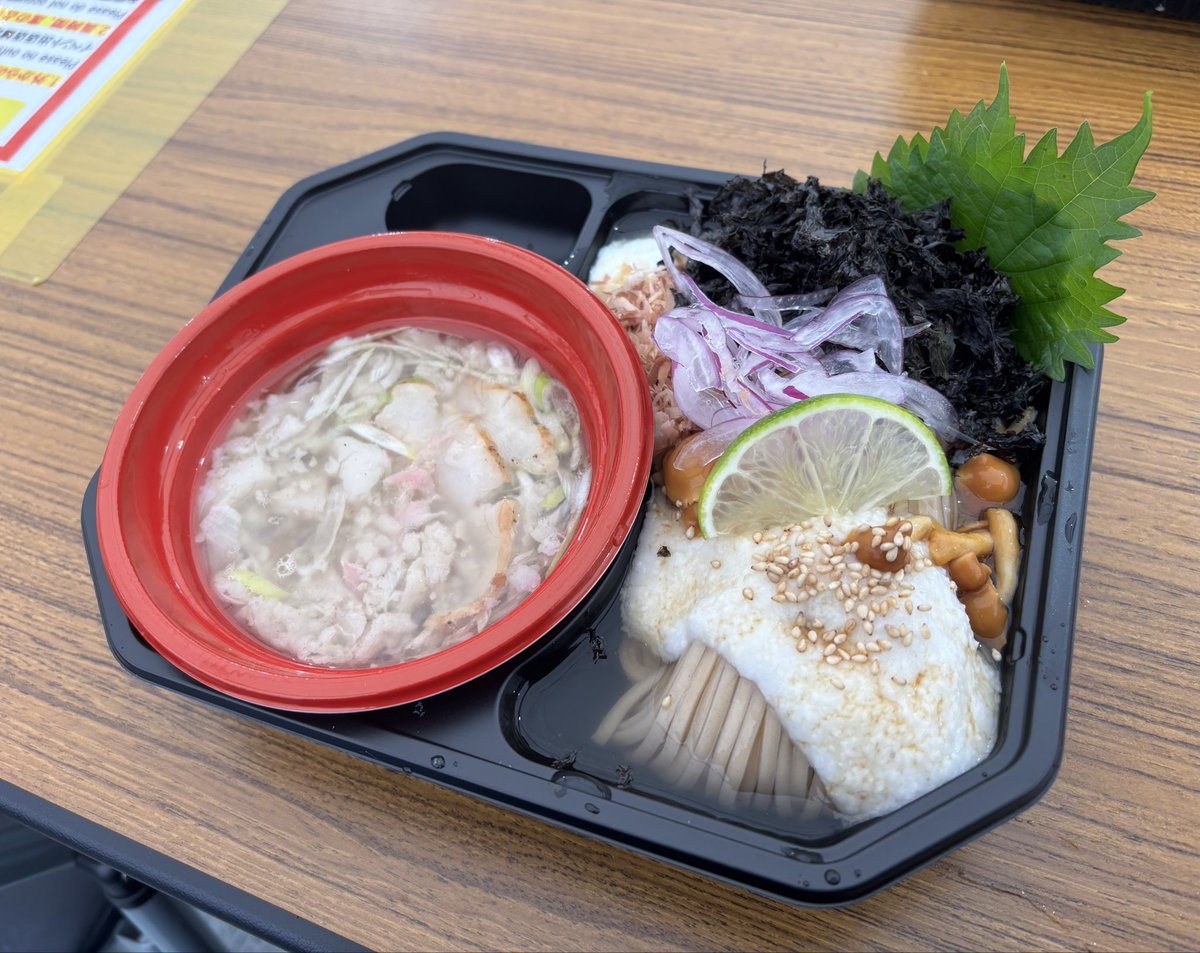 hina_tan26's tweet photo. 大つけ麺博Presents 
秋の新作ラーメン祭＠大久保公園

YOKOKURA STOREHOUSE
ニボコンツケメン 塩＋ヨコスト盛り

際立つ麺の美味しさにヨコスト盛り最高過ぎる〜😋
〆のスープ割りも美味しかった🥰
🙏ご馳走様でした。 https://t.co/DaNHymRKtm