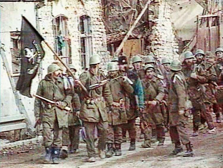 Ne zaboravite pogotovo sad pred 18.11., tko to jugočetničku propagandu svjesno, namjerno i planski naziva kulturom, tko to financira i štiti promocije SANU memoranduma. Ista ta gamad će se 18.11. doći pokloniti žrtvama Vukovara i glumiti domoljublje kada je to u interesu.